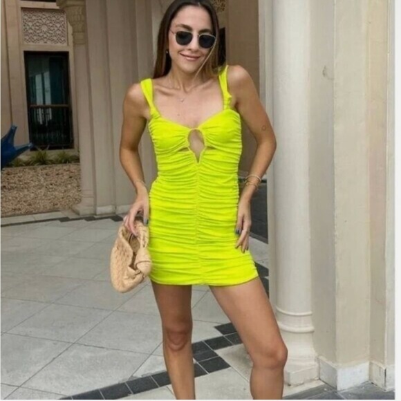Zara Lime Green Mini Dress Ruched Cut Out XS Bloggers Fave - Picture 5 of 6